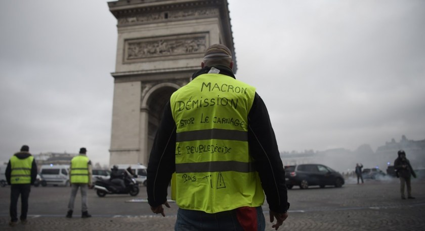 france-social-politics-environment-oil-demo-3